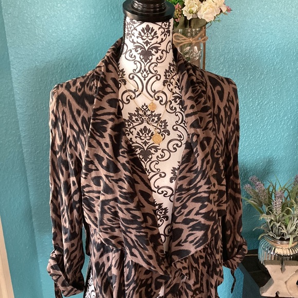 LOVE CULTURE | Women’s Open Front Cropped Cardigan - Picture 2 of 8